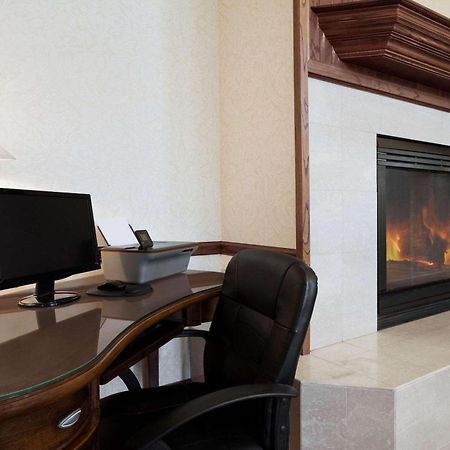 Country Inn & Suites By Radisson Bismarck Waterpark Exteriör bild