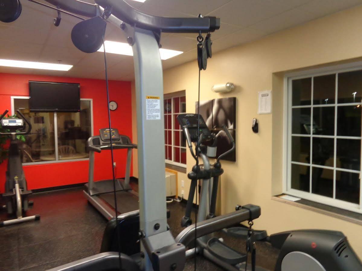 Country Inn & Suites By Radisson Bismarck Waterpark Exteriör bild